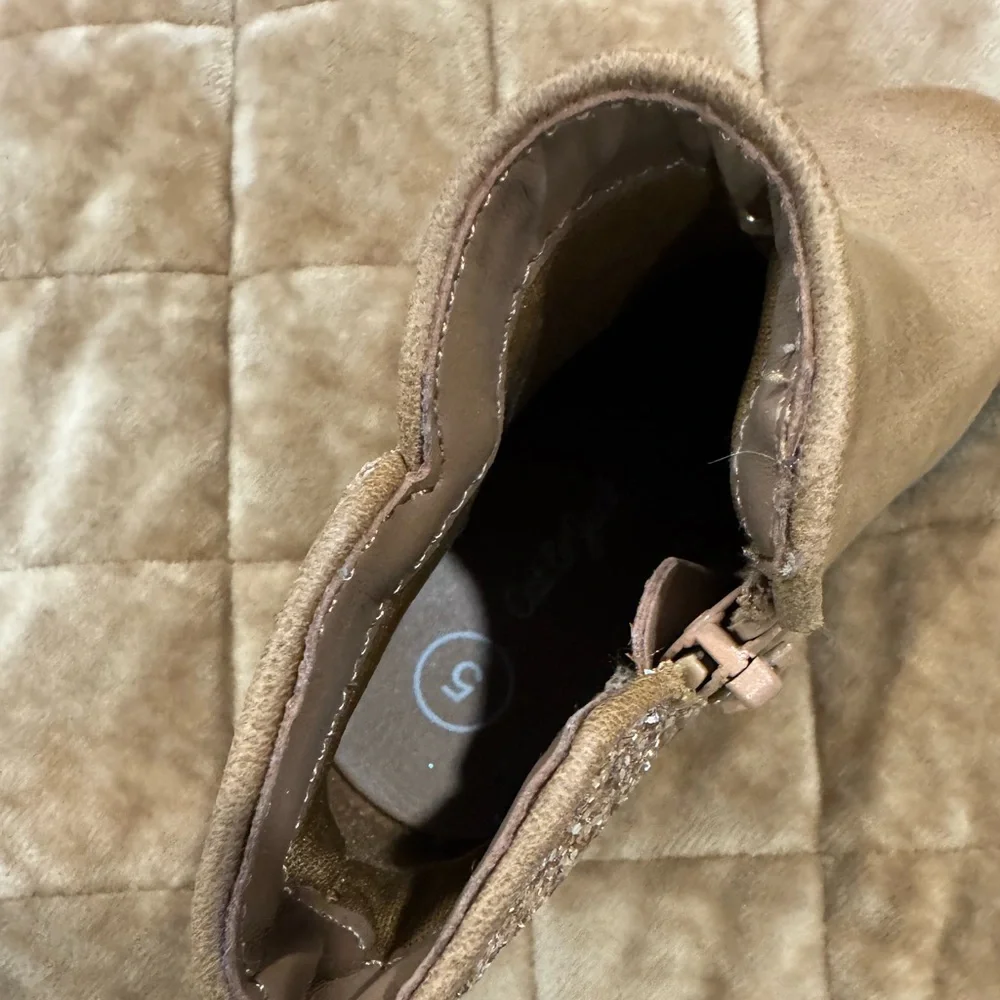 Cutest little Cat& Jack cowboy boots 4 your little cowgirl:just enough sparkle
